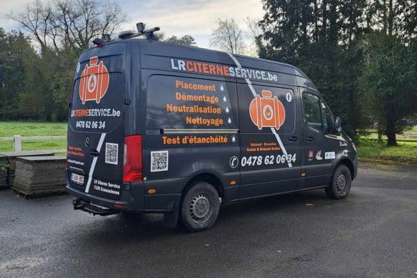 Camionnette de LR Citerne Service, installation, enlèvement, réparation fuites citernes et cuves à mazout à Ecaussinnes, Soignies, Braine-le-Comte, tests d'étanchéité Camionnette de LR Citerne Service, installation, enlèvement, réparation fuites citernes et cuves à mazout à Ecaussinnes, Soignies, Braine-le-Comte, tests d'étanchéité